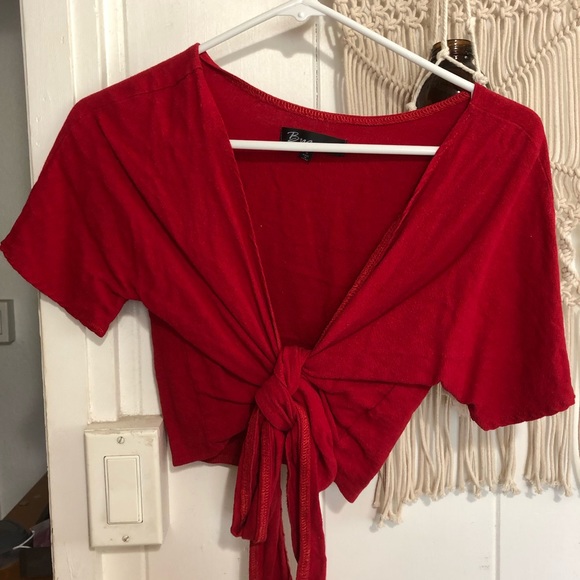 Front-tie red crop top - Picture 1 of 2